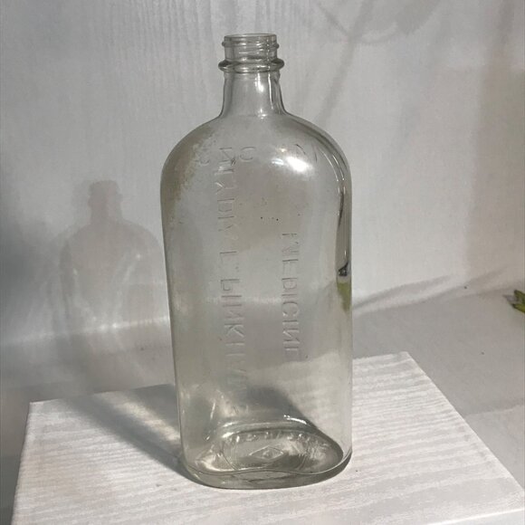 Vintage Lydia E. Pinkham's Medicine Glass Bottle 14 1/2 Ozs Made In Canada - Picture 9 of 10